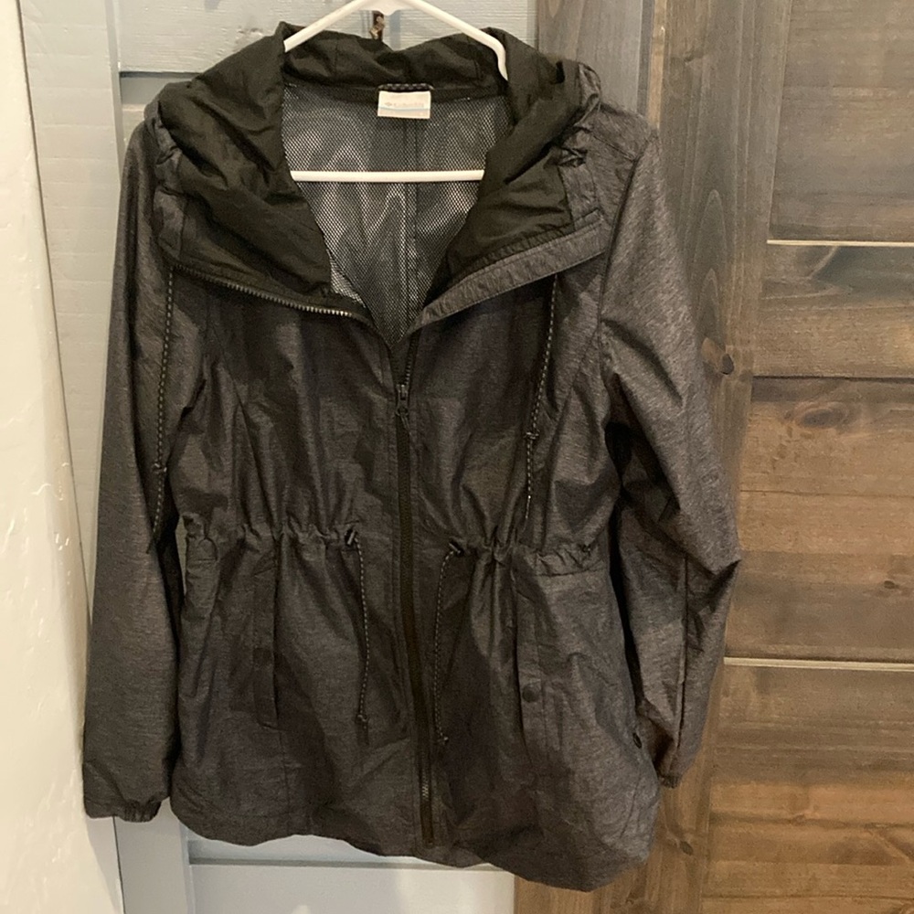 Columbia Womens Gray Rain Jacket size small with Contemporary Design